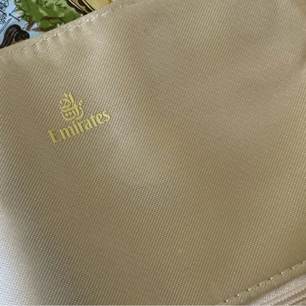 Bvlgari Ivory Satin Clutch Emirates Toiletries Amenity Pouch with Logo Gold Ring - Picture 12 of 15